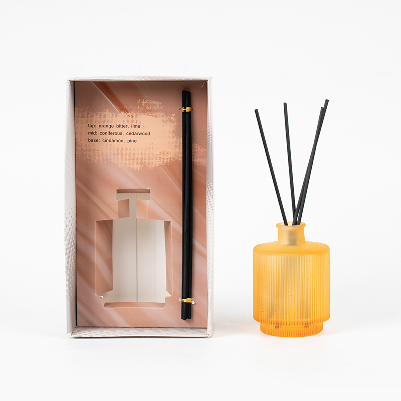 Botol kaca transparan garis vertikal melingkar reed diffuser-produsen reed diffuser aroma rumah