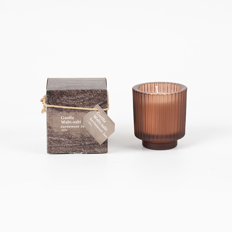 Cangkir lilin kaca bundar dengan garis-garis vertikal lilin beraroma-penjual lilin lilin kedelai ramah lingkungan