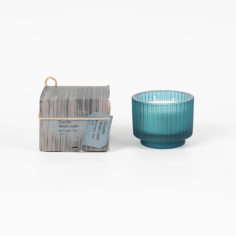 Cangkir lilin kaca bundar dengan garis-garis vertikal lilin beraroma-penjual lilin lilin kedelai ramah lingkungan