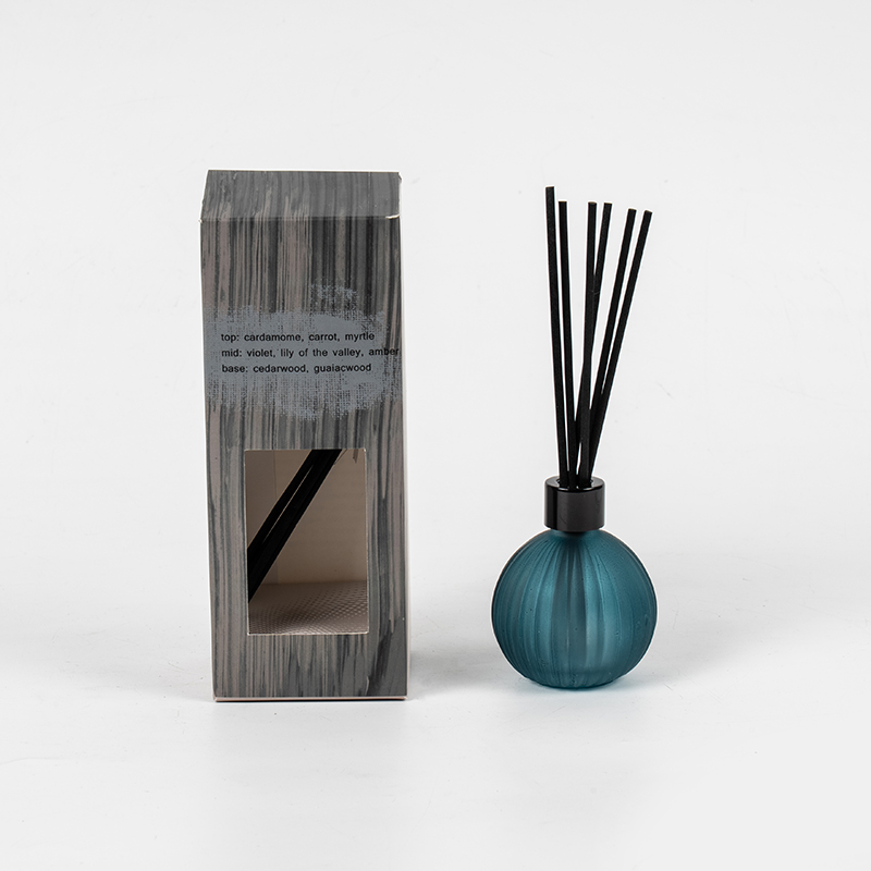 Bohlam kaca kecil dengan garis-garis vertikal yang menguapkan penyebar buluh botol-produsen penyebar buluh aroma rumah